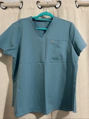 XL Fabletics Women Ceil Blue V-Neck Scrub Top and Jogger Pants**BRAND NEW**